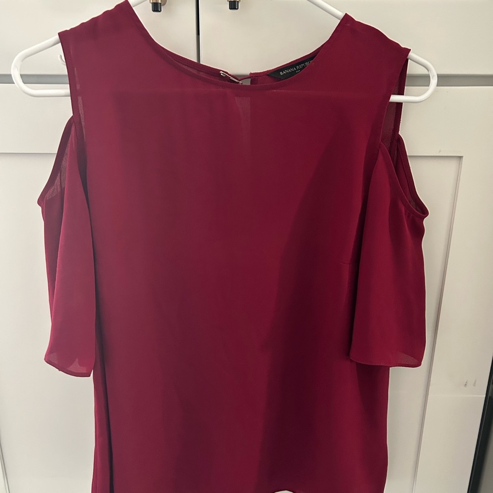 Women's Banana Republic Burgundy Cold Shoulder Top